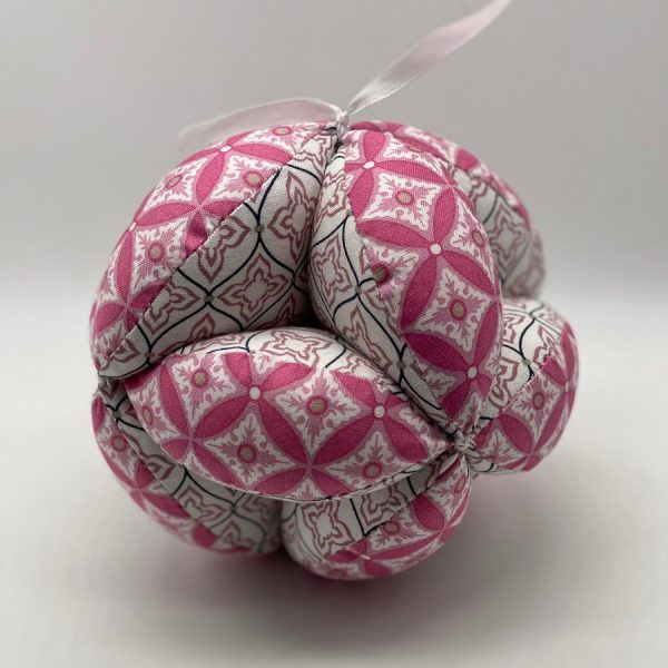Мячик такане розовый орнамент